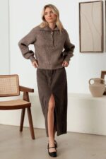 100% Wool Button-Up Neck Pullover Sweater - Image 17