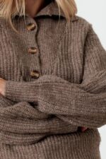 100% Wool Button-Up Neck Pullover Sweater - Image 18