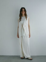 Minimalist Cotton V-Neck Vest – Women’s Loose-Fit Layered Waistcoat